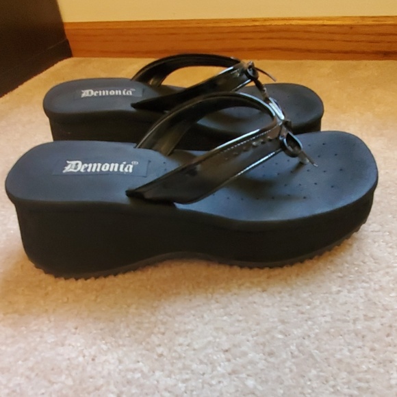 demonia flip flops